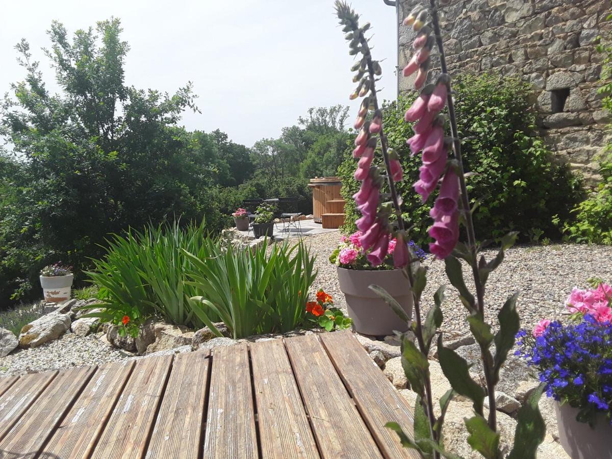 Bed and Breakfast La Belle Âme Saint-Priest-des-Champs Esterno foto